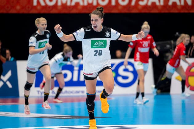 Handball, Frauen: WM 2019, Vorrunde, Gruppe B, 3. Spieltag , Dänemark - Deutschland Emily Boelk Bölk (Deutschland Thueringer HC) Jubel Freude Emotion Torjubel Torschuetze Torschütze Kumamoto Kumamoto Prefectural Gymnasium Kumamoto Japan