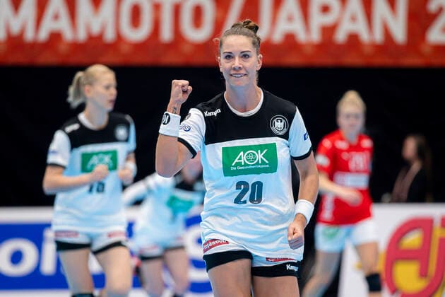 Handball, Frauen: WM 2019, Vorrunde, Gruppe B, 3. Spieltag , Dänemark - Deutschland Emily Boelk Bölk (Deutschland Thueringer HC) Jubel Freude Emotion Torjubel Torschuetze Torschütze Kumamoto Kumamoto Prefectural Gymnasium Kumamoto Japan