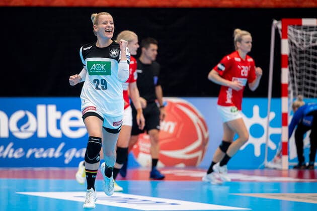 Handball, Frauen: WM 2019, Vorrunde, Gruppe B, 3. Spieltag , Dänemark - Deutschland Antje Lauenroth (Deutschland Bietigheim) Jubel Freude Emotion Torjubel Torschuetze Torschütze Kumamoto Kumamoto Prefectural Gymnasium Kumamoto Japan