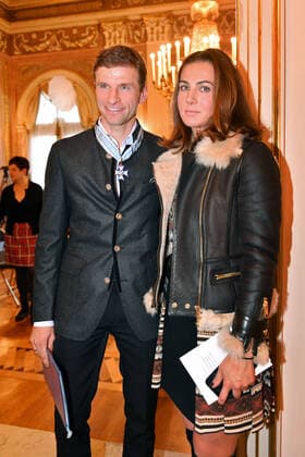Thomas MUELLER (MÜLLER,Bayern Muenchen) mit Ehefrau Lisa. Verleihung Bayerischer Verdienstorden im Prinz Carl Palais in Muenchen am 03.12.2019, *** Thomas MUELLER MÜLLER,Bayern Muenchen with wife Lisa Award of the Bavarian Order of Merit in the Prince Carl Palais in Munich on 03 12 2019,
