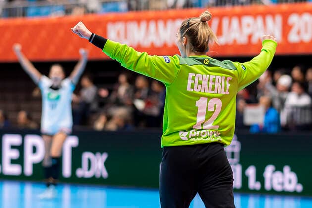 Handball, Frauen: WM 2019, Vorrunde, Gruppe B, 3. Spieltag , Dänemark - Deutschland Torhueterin Dinah Eckerle (Deutschland SG BBM Bietigheim) Jubel Freude Emotion Kumamoto Kumamoto Prefectural Gymnasium Kumamoto Japan
