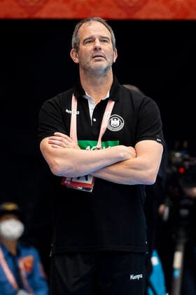 Handball, Frauen: WM 2019, Vorrunde, Gruppe B, 3. Spieltag , Dänemark - Deutschland Trainer Henk Groener (Deutschland) Kumamoto Kumamoto Prefectural Gymnasium Kumamoto Japan