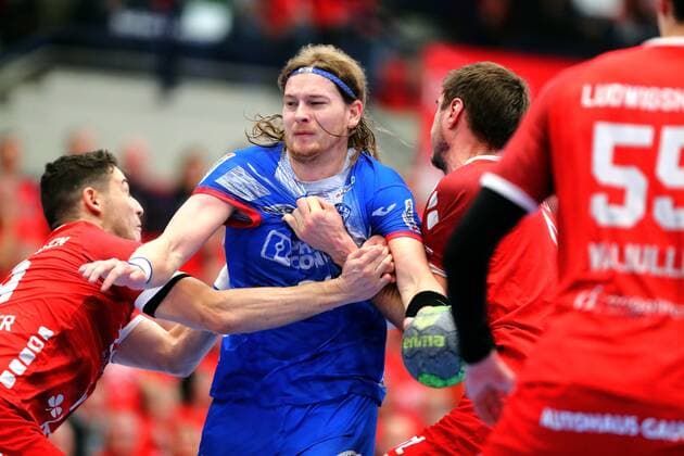 Andreas Cederholm (Lemgo) im Zweikampf mit Jan Remmlinger (Ludwigshafen, links und Gunnar Dietrich (Ludwigshafen) Eulen Ludwigshafen vs TBV Lemgo, Handball, DHB-Pokal, 03.12.2019 Eulen Ludwigshafen vs TBV Lemgo, Handball, DHB-Pokal, 03.12.2019 Ludwigshafen Copyright: xWeissx Eibner-Pressefotox EP_rws