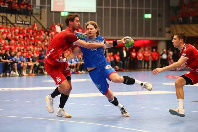 Gunnar Dietrich (Ludwigshafen) im Zweikampf mit Andreas Cederholm (Lemgo) Eulen Ludwigshafen vs TBV Lemgo, Handball, DHB-Pokal, 03.12.2019 Eulen Ludwigshafen vs TBV Lemgo, Handball, DHB-Pokal, 03.12.2019 Ludwigshafen Copyright: xWeissx Eibner-Pressefotox EP_rws