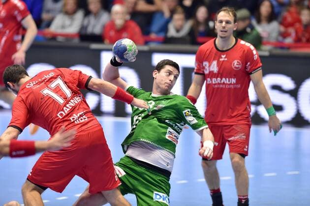 Mijajlo Marsenic (Fuechse Berlin) beim Wurf; Felix Danner (MT Melsungen) (L), Kai Haefner (MT Melsungen) (hinten) , GER, MT Melsungen - Fuechse Berlin, Handball, DHB Pokal, 03.12.2019, GER, MT Melsungen - Fuechse Berlin, Handball, DHB Pokal Maenner, 03.12.2019 Kassel Copyright: xSippel xEibner-Pressefotox EP_rsl