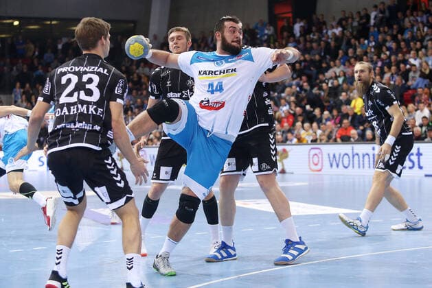 BAU 03.12.2019 Stuttgart Handball TVB Stuttgart vs. THW Kiel, Zarko Peshesvski (TVB) am Ball