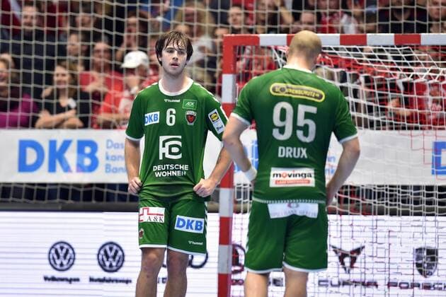 enttaeuscht, frustriert, Emotion nach der Niederlage; Jacob Tandrup Holm (Fuechse Berlin) (L) und Paul Drux (Fuechse Berlin) , GER, MT Melsungen - Fuechse Berlin, Handball, DHB Pokal, 03.12.2019, GER, MT Melsungen - Fuechse Berlin, Handball, DHB Pokal Maenner, 03.12.2019 Kassel Copyright: xSippel xEibner-Pressefotox EP_rsl