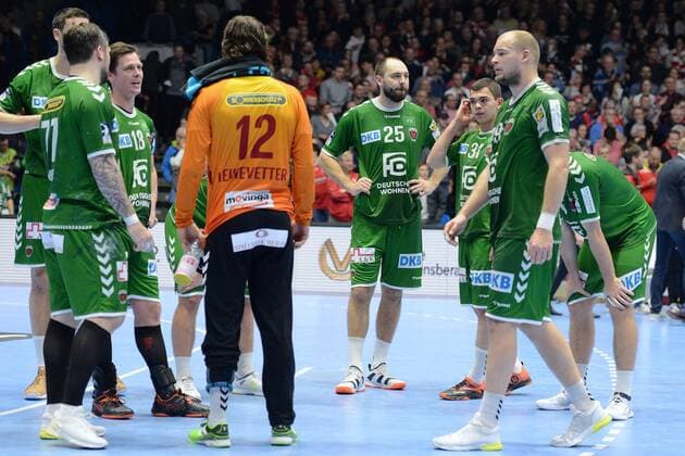 Sport Bilder des Tages enttaeuscht, frustriert, Emotion nach der Niederlage; Michael Mueller (M), Paul Drux (R, vorne), Silvio Heinevetter (Torwart Fuechse Berlin), Hans Lindberg (L; Mitte) , GER, MT Melsungen - Fuechse Berlin, Handball, DHB Pokal, 03.12.2019, GER, MT Melsungen - Fuechse Berlin, Handball, DHB Pokal Maenner, 03.12.2019 Kassel Copyright: xSippel xEibner-Pressefotox EP_rsl
