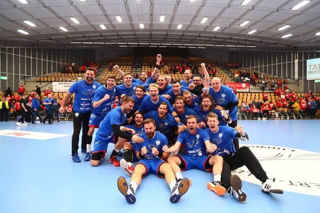 Lemgoer Spieler feiern den Sieg in Ludwigshafen und den Einzug ins Final-Four Eulen Ludwigshafen vs TBV Lemgo, Handball, DHB-Pokal, 03.12.2019 Eulen Ludwigshafen vs TBV Lemgo, Handball, DHB-Pokal, 03.12.2019 Ludwigshafen Copyright: xWeissx Eibner-Pressefotox EP_rws