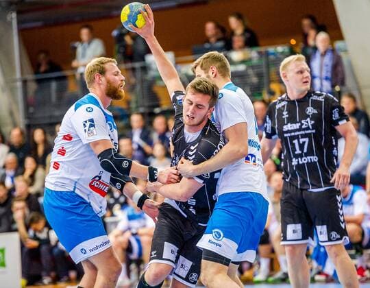 Nikola Bilyk, (THW Kiel 53) Spaeth, Manuel (TVB Stuttgart 9) Roethlisberger, Samuel (TVB Stuttgart 17) Patrick Wiencek, (THW Kiel 17) TVB 1898 Stuttgart - THW Kiel DHB Pokal Viertelfinale HBL 1.Handball-Bundesliga SCHARRrena Stuttgart Baden-Wuerttemberg Deutschland beim Spiel im DHB Pokal Viertelfinale, TVB 1898 Stuttgart - THW Kiel. Stuttgart. 03.12.19 Handball DHB Pokal , Stuttgart Baden Wuerttemberg Deutschland