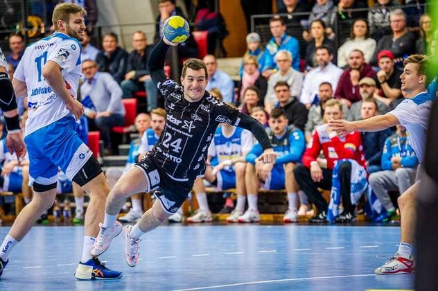Micha Zarabec, (THW Kiel 24) TVB 1898 Stuttgart - THW Kiel DHB Pokal Viertelfinale HBL 1.Handball-Bundesliga SCHARRrena Stuttgart Baden-Wuerttemberg Deutschland beim Spiel im DHB Pokal Viertelfinale, TVB 1898 Stuttgart - THW Kiel. Stuttgart. 03.12.19 Handball DHB Pokal , Stuttgart Baden Wuerttemberg Deutschland