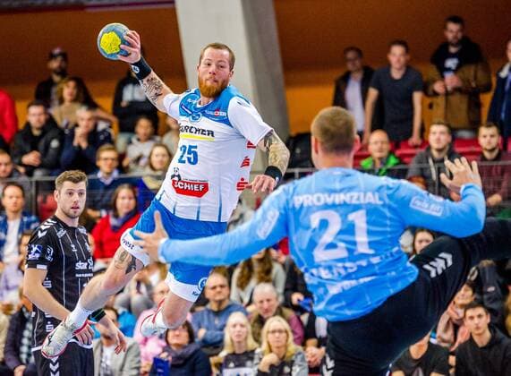Zieker, Patrick (TVB Stuttgart 25) Darob Quenstedt, (THW Kiel 21) TVB 1898 Stuttgart - THW Kiel DHB Pokal Viertelfinale HBL 1.Handball-Bundesliga SCHARRrena Stuttgart Baden-Wuerttemberg Deutschland beim Spiel im DHB Pokal Viertelfinale, TVB 1898 Stuttgart - THW Kiel. Stuttgart. 03.12.19 Handball DHB Pokal , Stuttgart Baden Wuerttemberg Deutschland
