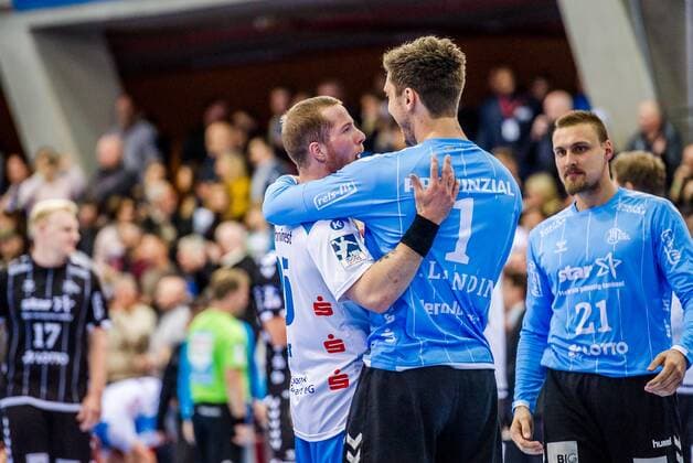 Zieker, Patrick (TVB Stuttgart 25) Niklas Landin Jacobsen, (THW Kiel 1) TVB 1898 Stuttgart - THW Kiel DHB Pokal Viertelfinale HBL 1.Handball-Bundesliga SCHARRrena Stuttgart Baden-Wuerttemberg Deutschland beim Spiel im DHB Pokal Viertelfinale, TVB 1898 Stuttgart - THW Kiel. Stuttgart. 03.12.19 Handball DHB Pokal , Stuttgart Baden Wuerttemberg Deutschland