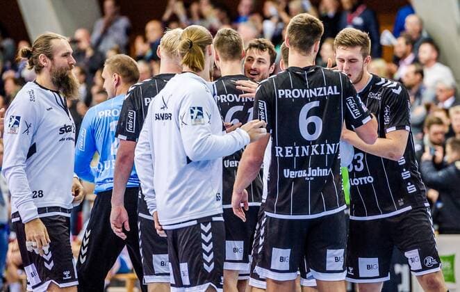 Freude bei Mitte: Domagoj Duvnjak, (THW Kiel 4) TVB 1898 Stuttgart - THW Kiel DHB Pokal Viertelfinale HBL 1.Handball-Bundesliga SCHARRrena Stuttgart Baden-Wuerttemberg Deutschland beim Spiel im DHB Pokal Viertelfinale, TVB 1898 Stuttgart - THW Kiel. Stuttgart. 03.12.19 Handball DHB Pokal , Stuttgart Baden Wuerttemberg Deutschland