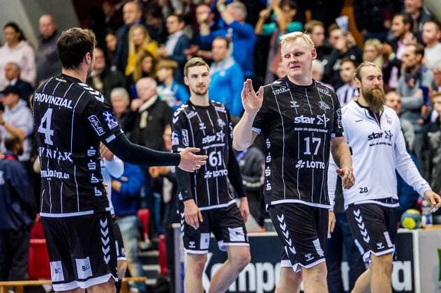 Freude bei Patrick Wiencek, (THW Kiel 17) Domagoj Duvnjak, (THW Kiel 4) TVB 1898 Stuttgart - THW Kiel DHB Pokal Viertelfinale HBL 1.Handball-Bundesliga SCHARRrena Stuttgart Baden-Wuerttemberg Deutschland beim Spiel im DHB Pokal Viertelfinale, TVB 1898 Stuttgart - THW Kiel. Stuttgart. 03.12.19 Handball DHB Pokal , Stuttgart Baden Wuerttemberg Deutschland