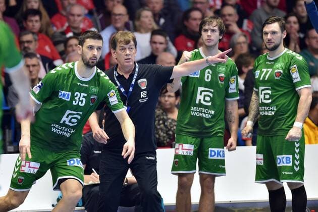 Velimir Petkovic (Trainer Fuechse Berlin) (M), Marko Kopljar (L), Jacob Tandrup Holm und Johan Koch (R) vor der Bank , GER, MT Melsungen - Fuechse Berlin, Handball, DHB Pokal, 03.12.2019, GER, MT Melsungen - Fuechse Berlin, Handball, DHB Pokal Maenner, 03.12.2019 Kassel Copyright: xSippel xEibner-Pressefotox EP_rsl