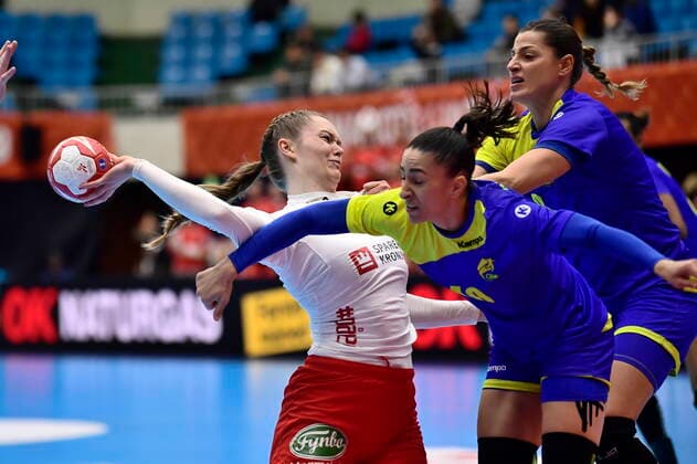 Sport Bilder des Tages Anne Mette Hansen i aktion da Danmark moeder Brasilien, i den indledende runde i Gruppe B, under Kvindernes Haandbold VM i Kumamoto Prefectural Gymnasium i Japan, onsdag den 4. december 2019. , Kumamoto Denmark Copyright: BoxAmstrupx COP222 spdk20191204-123940-L