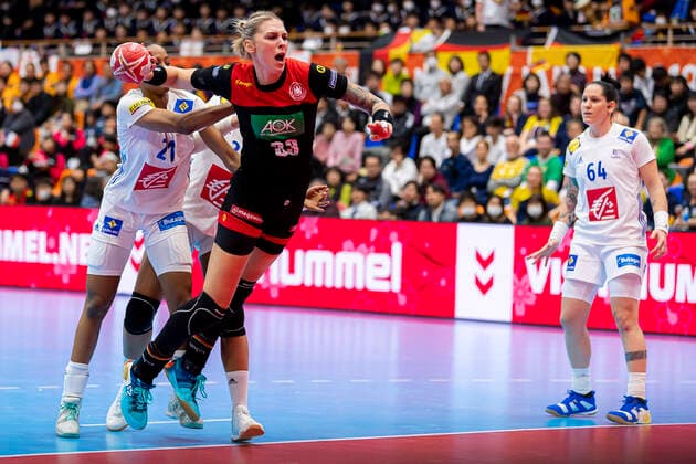 Handball, Frauen: WM 2019, Vorrunde, Gruppe B, 4. Spieltag , Deutschland - Frankreich Luisa Schulze (Deutschland Bietigheim) Yamaga Yamaga Overall Gymnasium Kumamoto Japan