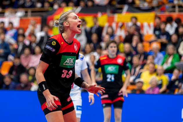 Handball, Frauen: WM 2019, Vorrunde, Gruppe B, 4. Spieltag , Deutschland - Frankreich Luisa Schulze (Deutschland Bietigheim) aergerlich ärgerlich, sauer, wütend wuetend. schreit. tobt. Yamaga Yamaga Overall Gymnasium Kumamoto Japan