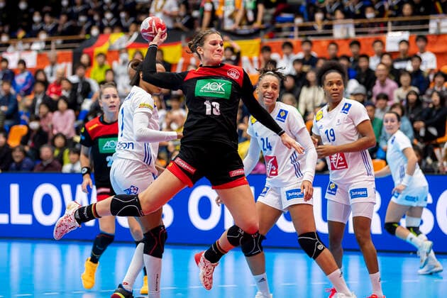 Handball, Frauen: WM 2019, Vorrunde, Gruppe B, 4. Spieltag , Deutschland - Frankreich Julia Behnke (Deutschland Rostov Don) Yamaga Yamaga Overall Gymnasium Kumamoto Japan