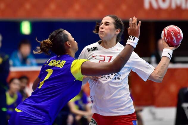 Louise Burgaard i aktion da Danmark moeder Brasilien, i den indledende runde i Gruppe B, under Kvindernes Haandbold VM i Kumamoto Prefectural Gymnasium i Japan, onsdag den 4. december 2019. , Kumamoto Denmark Copyright: BoxAmstrupx COP222 spdk20191204-130101-L