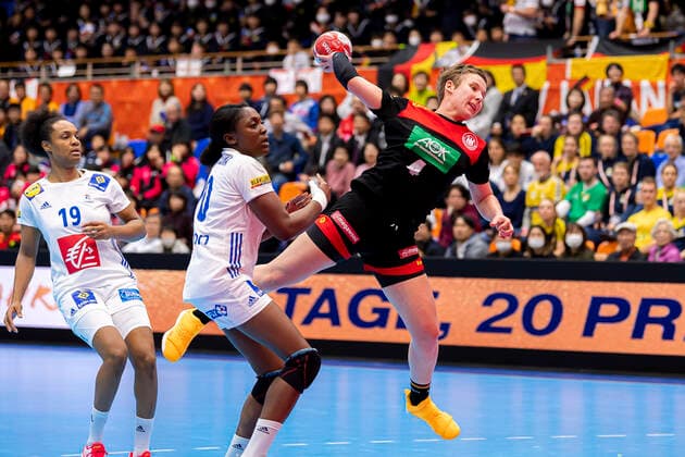 Handball, Frauen: WM 2019, Vorrunde, Gruppe B, 4. Spieltag , Deutschland - Frankreich Alina Grijseels (Deutschland Dortmund) Yamaga Yamaga Overall Gymnasium Kumamoto Japan