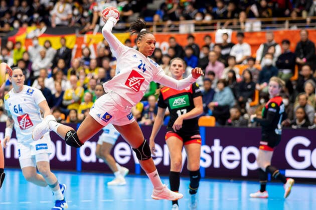 Handball, Frauen: WM 2019, Vorrunde, Gruppe B, 4. Spieltag , Deutschland - Frankreich Beatrice Edwige (Frankreich) Yamaga Yamaga Overall Gymnasium Kumamoto Japan