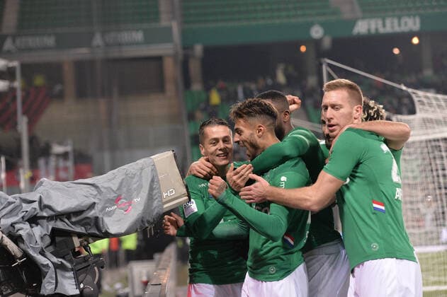 Joie de Denis Bouanga (saint etienne) et de ses coequipiers FOOTBALL : AS Saint Etienne vs OGC Nice - Ligue 1 Conforama - 04 12 2019 FredericChambert Panoramic 