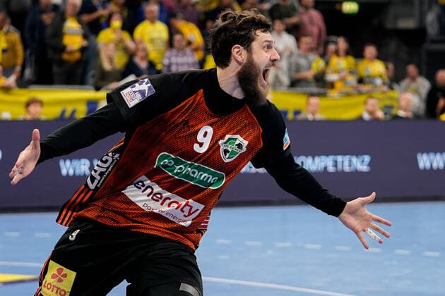 Torschütze Mait Patrail (Hannover, 9), jubelt über ein Tor, Jubel, Torjubel, Torerfolg, celebrate the goal, goal, celebration, Jubel ueber das Tor, optimistisch, Spielszene, Highlight, Einzelbild, Action, Aktion, 04.12.2019, Mannheim (Deutschland), Handball, DHB-Pokal, Rhein-Neckar Löwen - TSV Hannover-Burgdorf