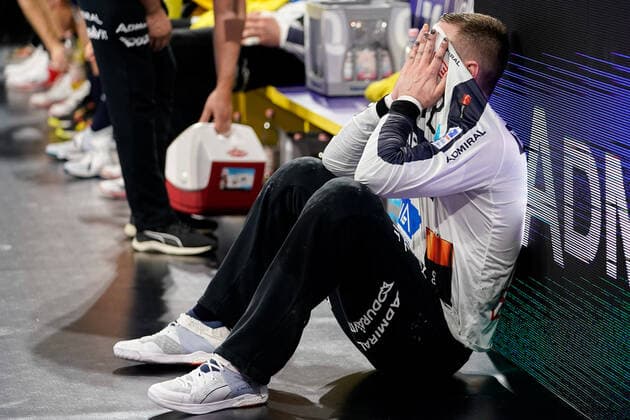 Andreas Palicka (Torwart, RNL, 12), enttäuscht über die Niederlage, Enttäuschung nach dem Schlusspfiff, Highlight, Verlierer, verloren, Frustration, disappointed, pessimistisch, 04.12.2019, Mannheim (Deutschland), Handball, DHB-Pokal, Rhein-Neckar Löwen - TSV Hannover-Burgdorf
