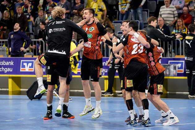 Spieler vom TSV Hannover-Burgdorf (Die Recken), Jubel nach dem Schlusspfiff, Sieg, Sieger, Gewinner, jubelt, jubeln, Freude, optimistisch, Highlight, Action, Aktion, 04.12.2019, Mannheim (Deutschland), Handball, DHB-Pokal, Rhein-Neckar Löwen - TSV Hannover-Burgdorf