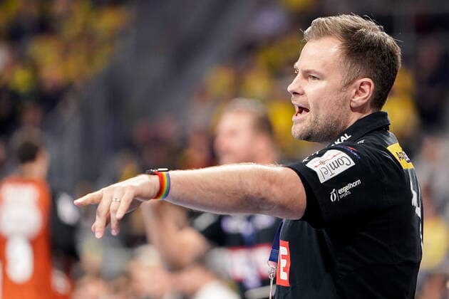 Kristjan Andresson (Trainer, Cheftrainer, RNL), gibt Anweisungen, gestikuliert, mit den Armen gestikulieren, gives instructions, gesticulate, Einzelbild, Aktion, Action, 04.12.2019, Mannheim (Deutschland), Handball, DHB-Pokal, Rhein-Neckar Löwen - TSV Hannover-Burgdorf