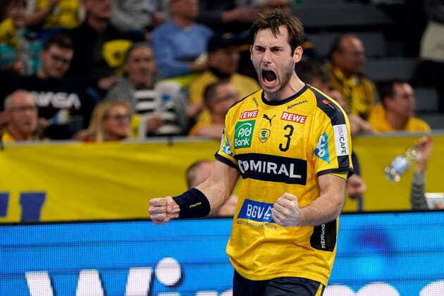 Torschütze Uwe Gensheimer (RNL, 3), jubelt über ein Tor, Jubel, Torjubel, Torerfolg, celebrate the goal, goal, celebration, Jubel ueber das Tor, optimistisch, Spielszene, Highlight, Einzelbild, Action, Aktion, 04.12.2019, Mannheim (Deutschland), Handball, DHB-Pokal, Rhein-Neckar Löwen - TSV Hannover-Burgdorf