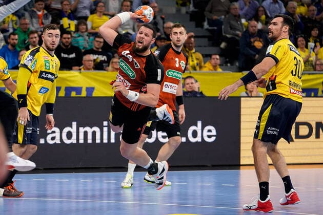 Ilija Brozovic (Hannover, 44), beim Sprungwurf, Wurf, Torwurf, Action, Aktion, Spielszene, 04.12.2019, Mannheim (Deutschland), Handball, DHB-Pokal, Rhein-Neckar Löwen - TSV Hannover-Burgdorf