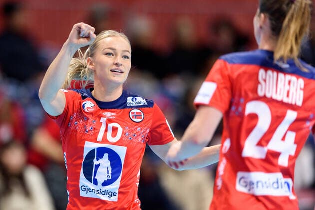 191205 Stine Bredal Oftedal of Norway celebrates during the Women s World Handball Championship game between Norway and Angola on December 5, 2019 in Kumamoto. Photo: Daniel Stiller Bildbyran kod DS 59416 bbeng dam women handball handboll world handball championship 2019 norway norge handball vm angola jubel Copyright: DANIELxSTILLER BB191205DS005