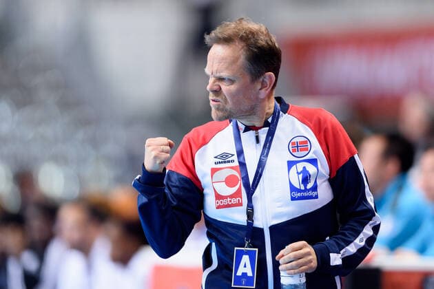 C191205 Thorir Hergeirsson, head coach of Norway celebrates during the Women s World Handball Championship game between Norway and Angola on December 5, 2019 in Kumamoto. Photo: Daniel Stiller Bildbyran kod DS 59416 bbeng dam women handball handboll world handball championship 2019 norway norge handball vm angola jubel Copyright: DANIELxSTILLER BB191205DS008