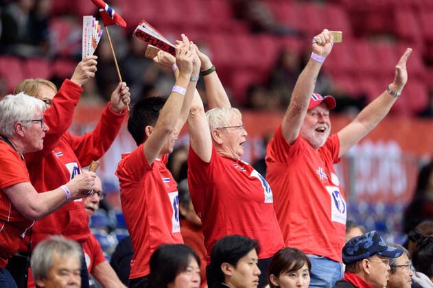 191205 Norwegian supporters celebrate during the Women s World Handball Championship game between Norway and Angola on December 5, 2019 in Kumamoto. Photo: Daniel Stiller Bildbyran kod DS 59416 bbeng dam women handball handboll world handball championship 2019 norway norge handball vm angola jubel publik Copyright: DANIELxSTILLER BB191205DS013