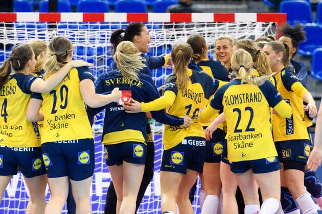 Sport Bilder des Tages 191205 The Swedish players celebrate after the Women s World Handball Championship match between Sweden and Argentina on December 5, 2019 in Kumamoto. Photo: Ludvig Thunman BILDBYRAN kod LT 35694 bbeng dam women handball handboll world handball championship 2019 sverige sweden argentina jubel Copyright: LUDVIGxTHUNMAN BB191205LT052