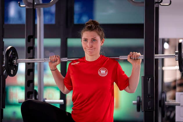 Handball, Frauen: WM 2019, Vorrunde, Gruppe B, Media Day - Krafttraining - Deutschland Ann-Cathrin Giegerich (Deutschland Thüringer HC) Yamaga City Kumamoto Japan