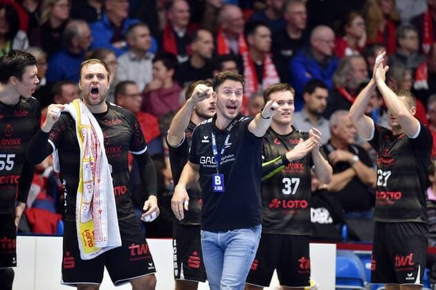 Jubel auf der Bank; Benjamin Matschke (Trainer Eulen Ludwigshafen) (vorne), Max Neuhaus (M), Frederic Stueber (2.v.L) , GER, MT Melsungen - Die Eulen Ludwigshafen, Handball, 1. Bundesliga Maenner, 05.12.2019, GER, MT Melsungen - Eulen Ludwigshafen, Handball, 1. Liga Maenner, 05.12.2019 Kassel Copyright: xSippel xEibner-Pressefotox EP_rsl