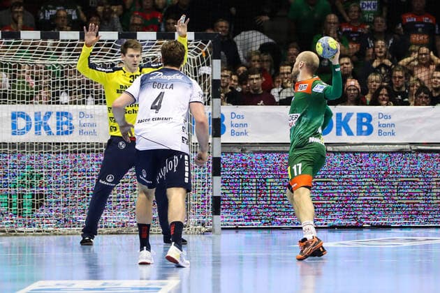 Tim Hornke (SC Magdeburg) trifft per Siebenmeterwurf zum entscheidenen 26-25 Siegtreffer - Handball Bundesliga Saison 2019-2020 SC Magdeburg vs. SG Flensburg-Handewitt in der GETEC Arena in Magdeburg - Aktion,Handball,MannMänner,Deutschland,05.12.2019