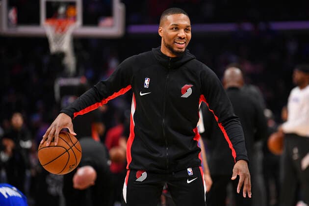 LOS ANGELES, CA - DECEMBER 03: Portland Trail Blazers Guard Damian Lillard (0) warms up before a NBA, Basketball Herren, USA game between the Portland Trail Blazers and the Los Angeles Clippers on December 3, 2019 at STAPLES Center in Los Angeles, CA. (Photo by Brian Rothmuller Icon Sportswire) NBA: DEC 03 Trail Blazers at Clippers Icon191203143