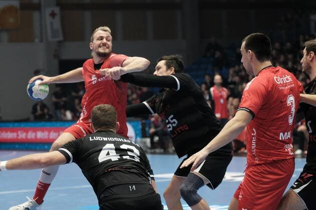 05.12.2019 xkhx Handball-Bundesliga Saison 2019 2020 MT Melsungen gegen Eulen Ludwigshafen Julius Kühn (5, MT Melsungen) und Marino Maric (3, MT Melsungen) gegen Kai Dippe und Azat Valiullin (Eulen)