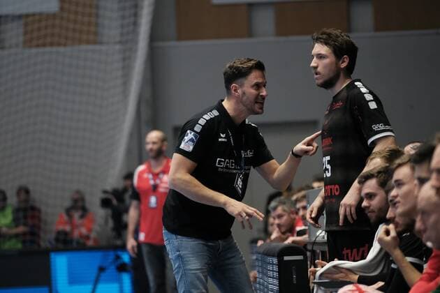 05.12.2019 xkhx Handball-Bundesliga Saison 2019 2020 MT Melsungen gegen Eulen Ludwigshafen Trainer Benjamin Matschke mit Dominik Mappes (Eulen Ludwigshafen)