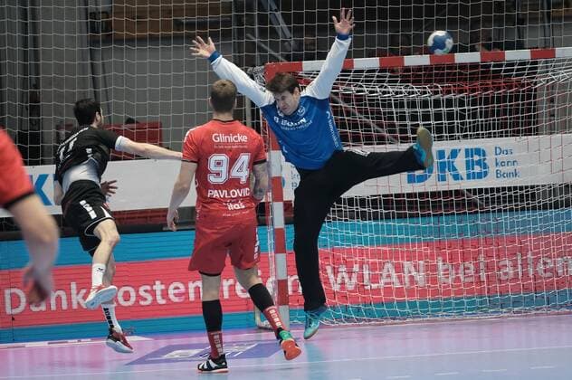 05.12.2019 xkhx Handball-Bundesliga Saison 2019 2020 MT Melsungen gegen Eulen Ludwigshafen Jonathan Scholz (Eulen Ludwigshafen) gegen Nebojsa Simic (16, MT Melsungen)