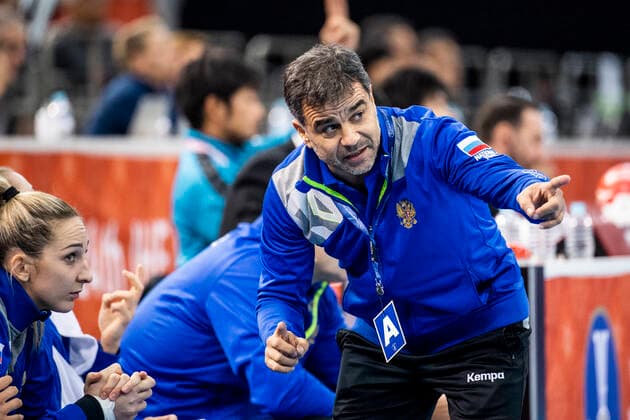 191206 head coach Ambrosio Jose Martin Cedres of Russia during the Women s World Handball Championship match between Russia and Sweden on December 6, 2019 in Kumamoto. Photo: Ludvig Thunman BILDBYRAN kod LT 35695 bbeng dam women handball handboll world handball championship 2019 sverige sweden ryssland russia Copyright: LUDVIGxTHUNMAN BB191206LT020