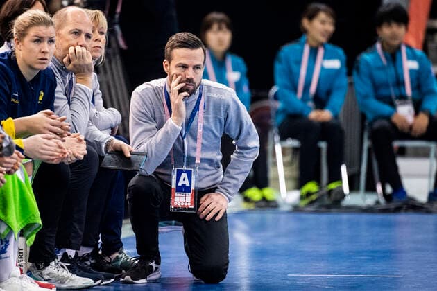 191206 head coach Henrik Signell and assistant coach Janne Ekman of Sweden during the Women s World Handball Championship match between Russia and Sweden on December 6, 2019 in Kumamoto. Photo: Ludvig Thunman BILDBYRAN kod LT 35695 bbeng dam women handball handboll world handball championship 2019 sverige sweden ryssland russia Copyright: LUDVIGxTHUNMAN BB191206LT022