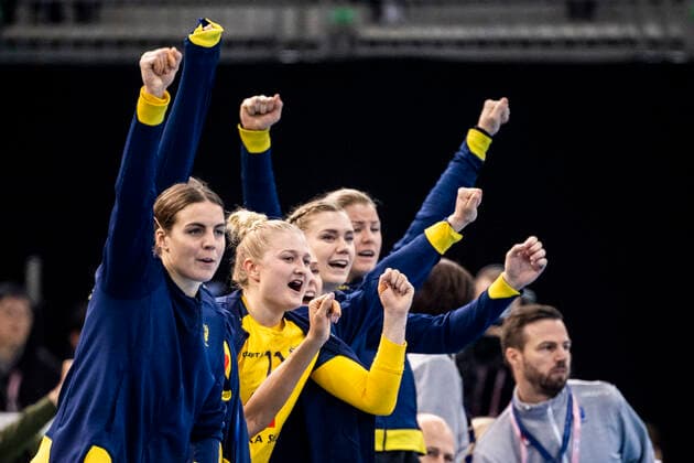 191206 Player of Sweden celebrate during the Women s World Handball Championship match between Russia and Sweden on December 6, 2019 in Kumamoto. Photo: Ludvig Thunman BILDBYRAN kod LT 35695 bbeng dam women handball handboll world handball championship 2019 sverige sweden ryssland russia jubel celebration Copyright: LUDVIGxTHUNMAN BB191206LT023