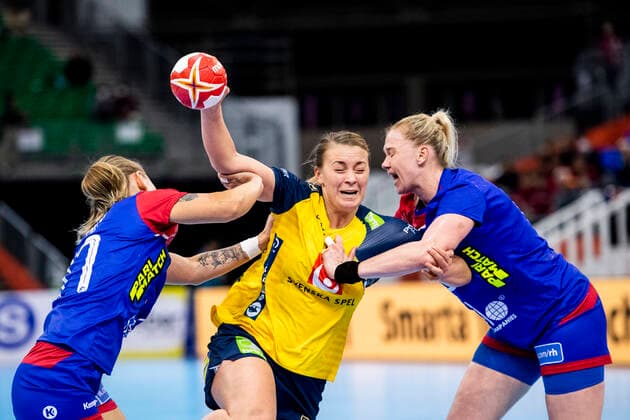 191206 Isabelle Gullden of Sweden during the Women s World Handball Championship match between Russia and Sweden on December 6, 2019 in Kumamoto. Photo: Ludvig Thunman BILDBYRAN kod LT 35695 bbeng dam women handball handboll world handball championship 2019 sverige sweden ryssland russia Copyright: LUDVIGxTHUNMAN BB191206LT025