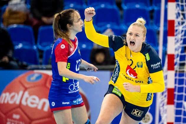 191206 Hanna Blomstrand of Sweden celebrates during the Women s World Handball Championship match between Russia and Sweden on December 6, 2019 in Kumamoto. Photo: Ludvig Thunman BILDBYRAN kod LT 35695 bbeng dam women handball handboll world handball championship 2019 sverige sweden ryssland russia jubel celebration Copyright: LUDVIGxTHUNMAN BB191206LT045